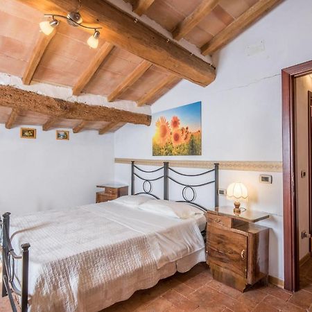 Gorgeous Home In Montalcino With Kitchen Екстериор снимка