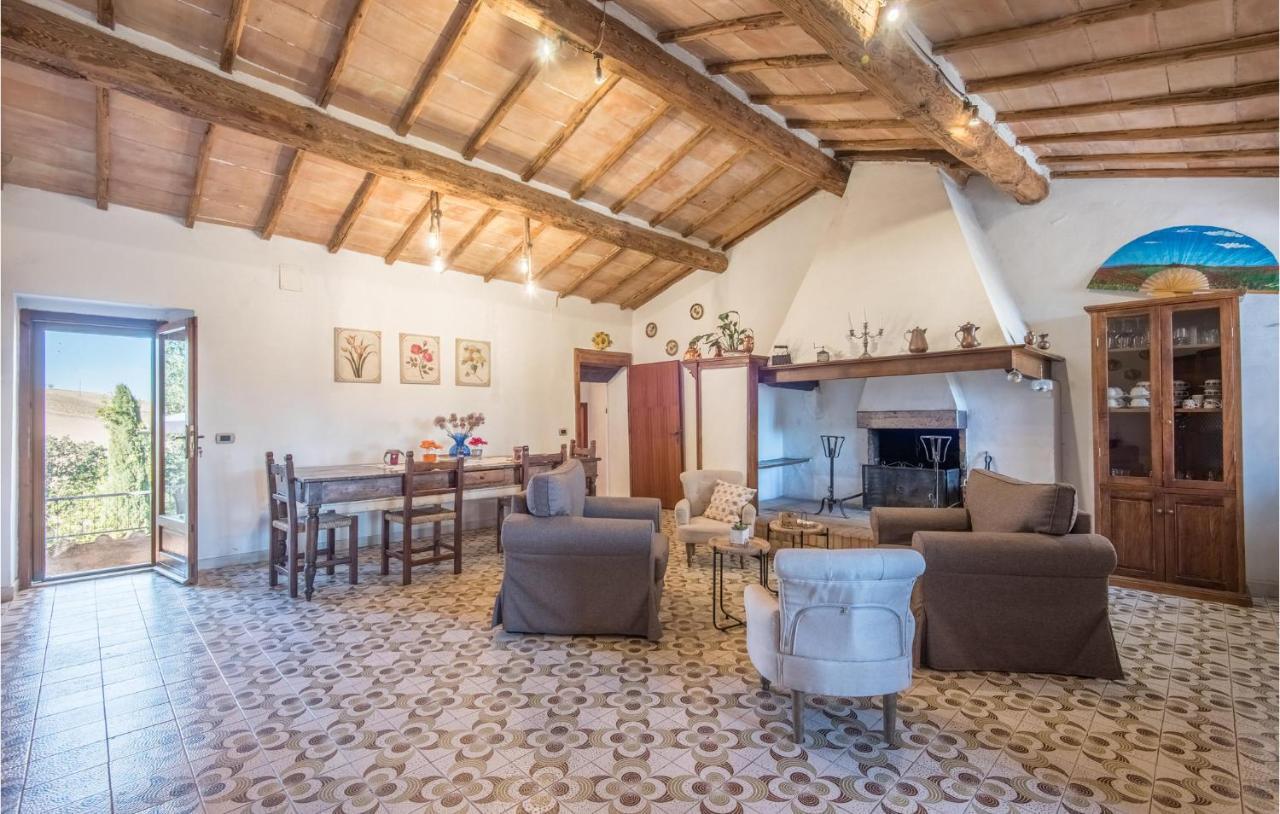 Gorgeous Home In Montalcino With Kitchen Екстериор снимка