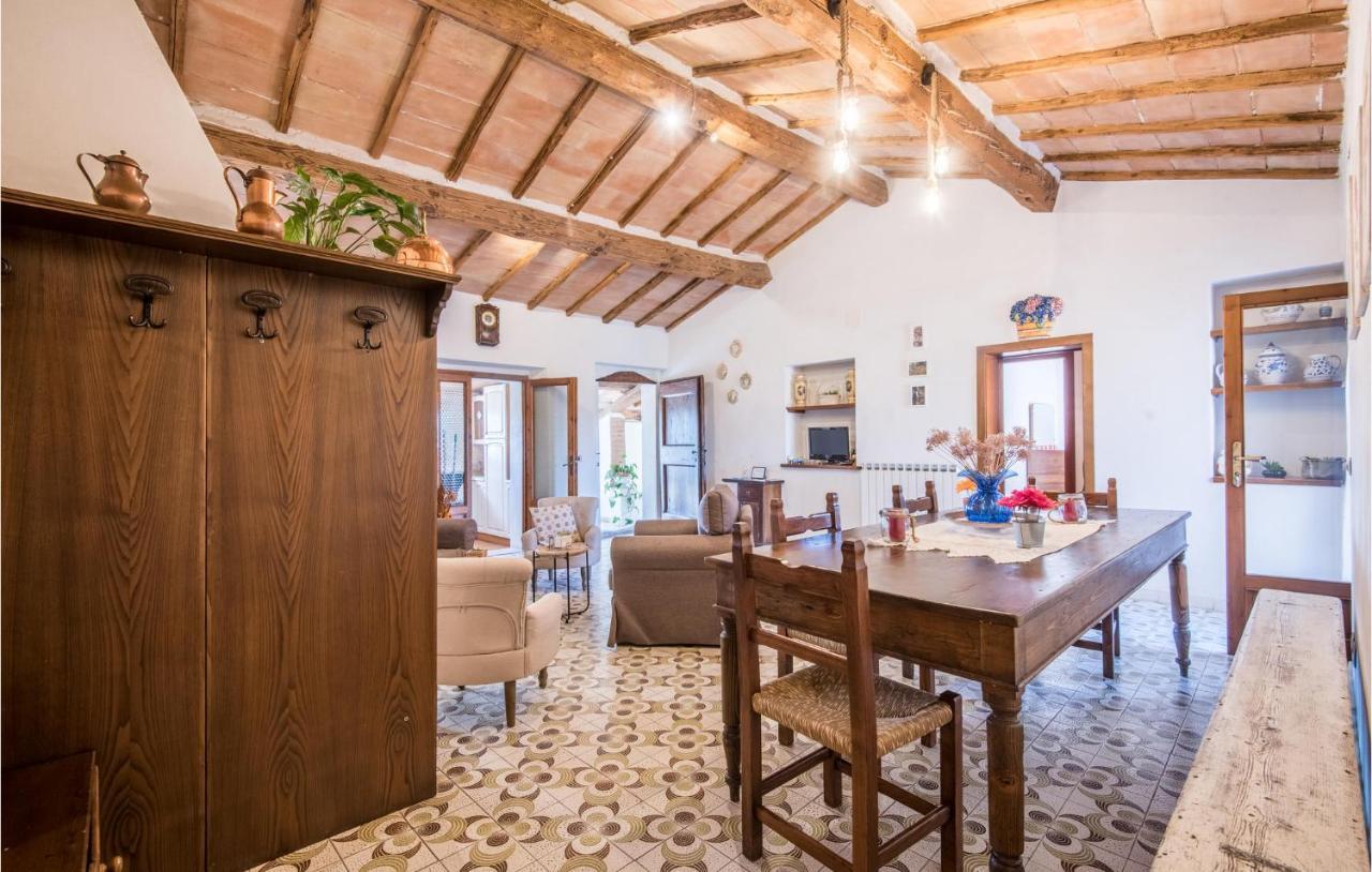 Gorgeous Home In Montalcino With Kitchen Екстериор снимка