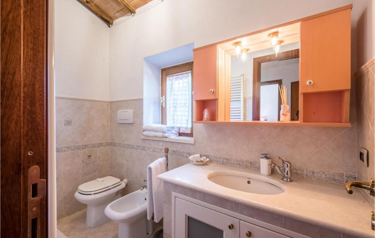 Gorgeous Home In Montalcino With Kitchen Екстериор снимка