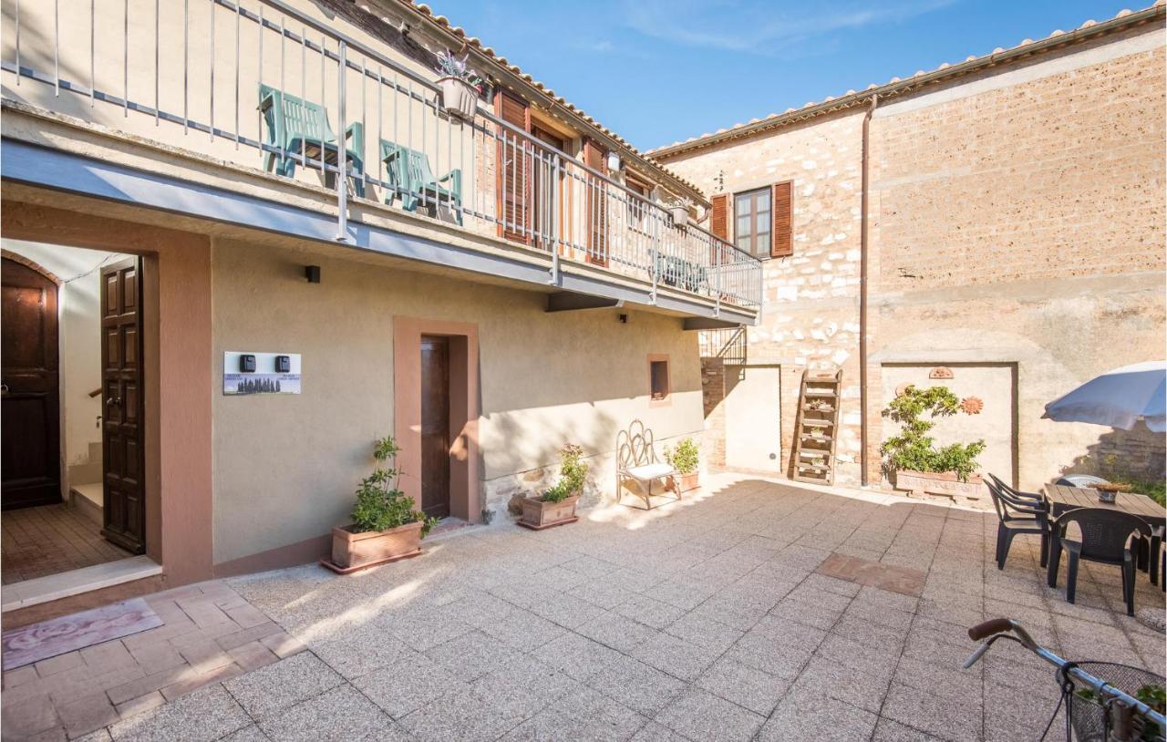Gorgeous Home In Montalcino With Kitchen Екстериор снимка