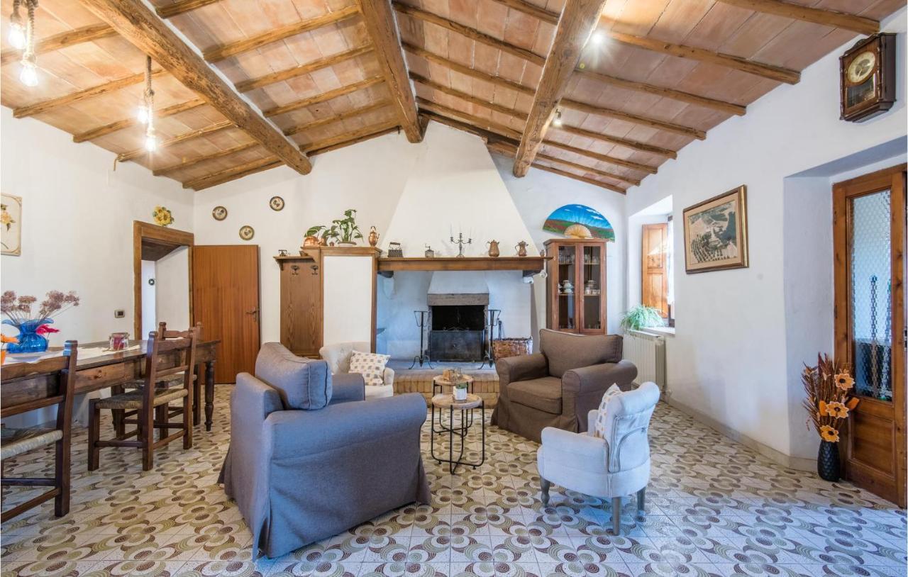 Gorgeous Home In Montalcino With Kitchen Екстериор снимка
