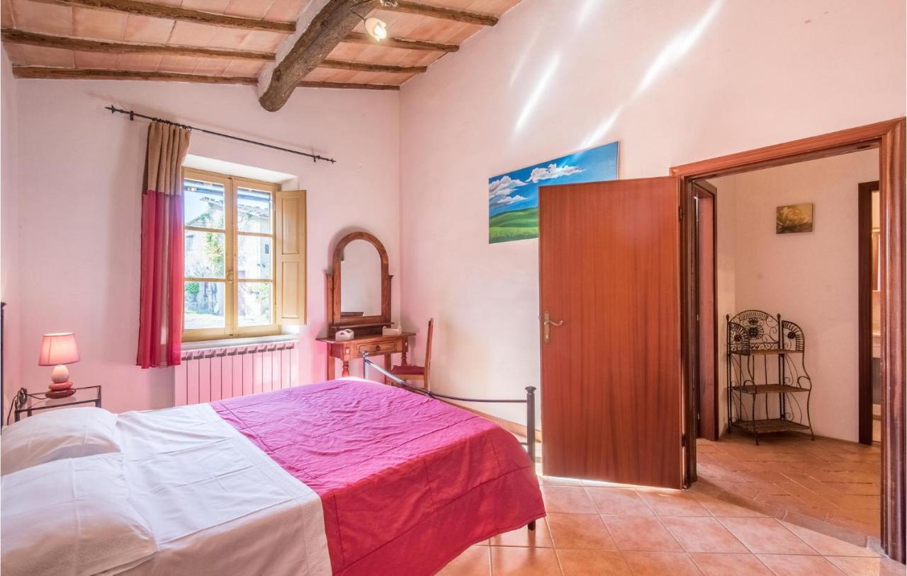 Gorgeous Home In Montalcino With Kitchen Екстериор снимка